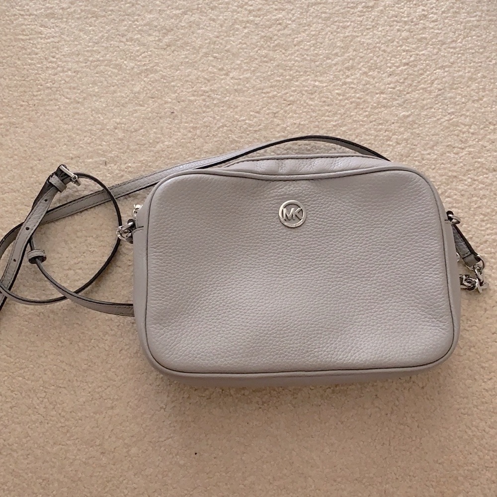 Grey Michael Kors bag with silver chain